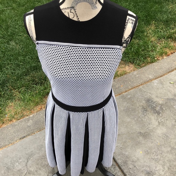 Taylor Checked and Pleated Sleeveless Dress -6 - Picture 7 of 7